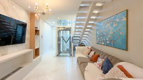Casa Alto Padrão com 270m² privativos, 4 quartos, 4 vagas de garagem, no Umbara, Curitiba - PR.