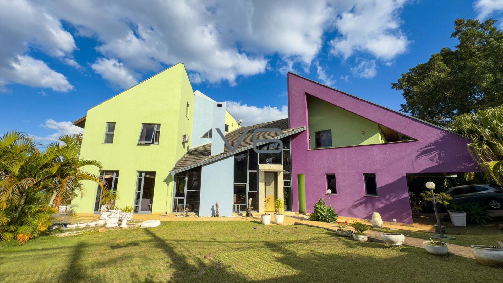 Casa com 624 m² privativos, 5 quartos, 3 suítes, 4 vagas de garagem, no Mercês, Curitiba-Pr