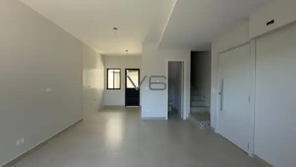 Casa Triplex com 146,07m² privativos, 3 quartos, 2 vagas de garagem, no Abranches, Curitiba - PR.