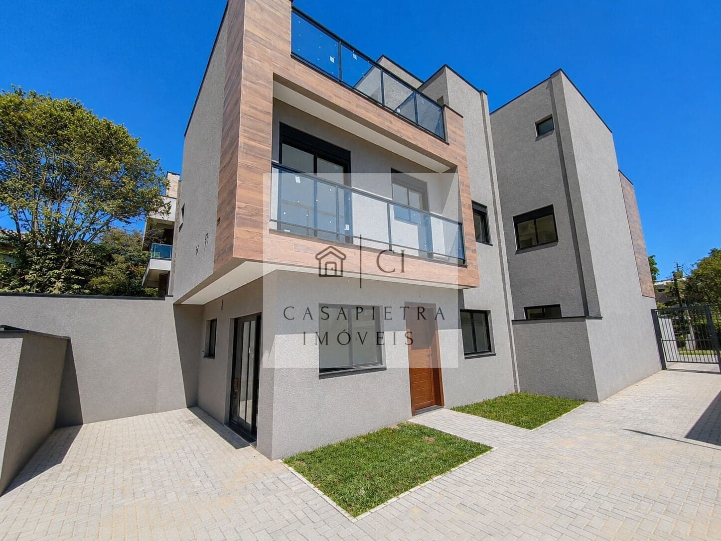 Sobrado Triplex em Condomínio Bairro Novo Mundo - 3 Quartos 119m2