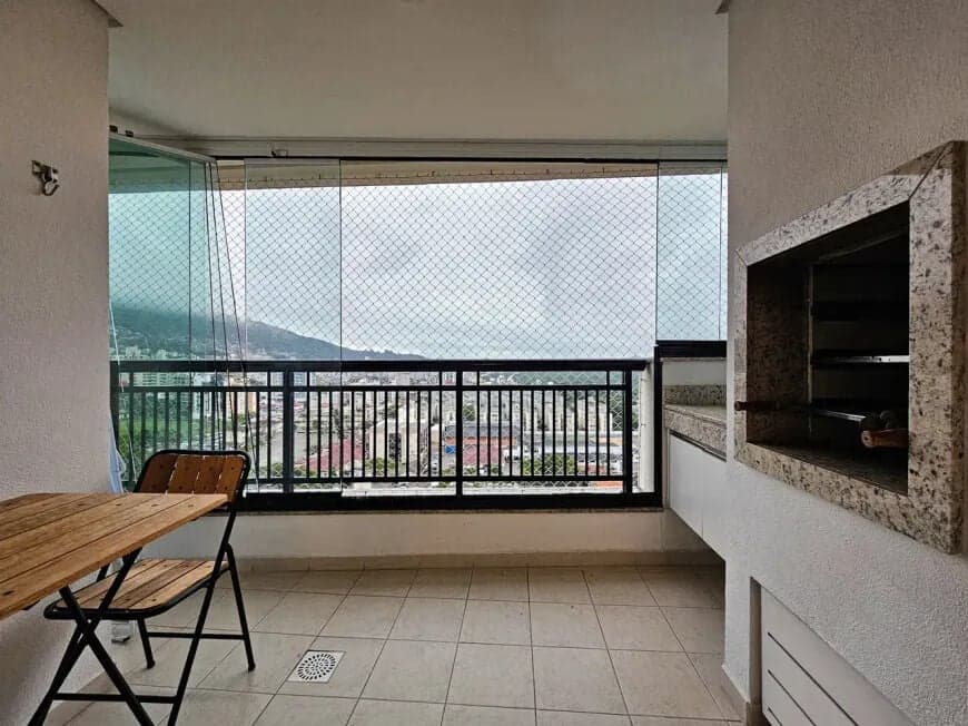 Apartamento alto padrão, de frente, vista livre, 3 dormitórios, suíte, dependência de empregada, lavabo e 3 vagas de garagem
