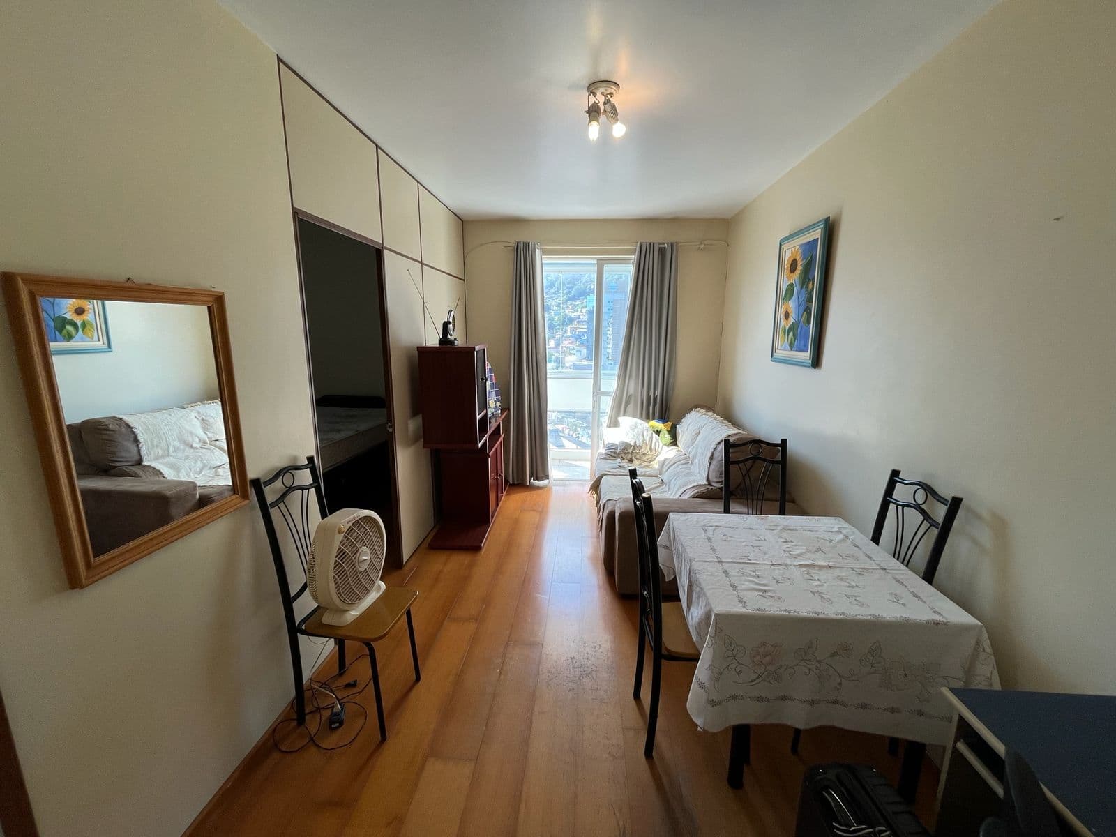Apartamento de 1 dormitório, sacada, vista livre, 1 vaga de garagem, ideal airbnb