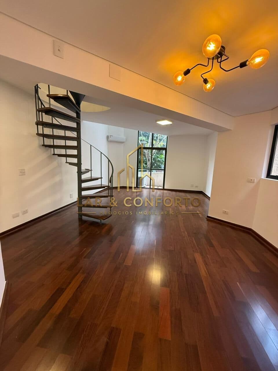 Apartamento Duplex no miolo da Vila.
