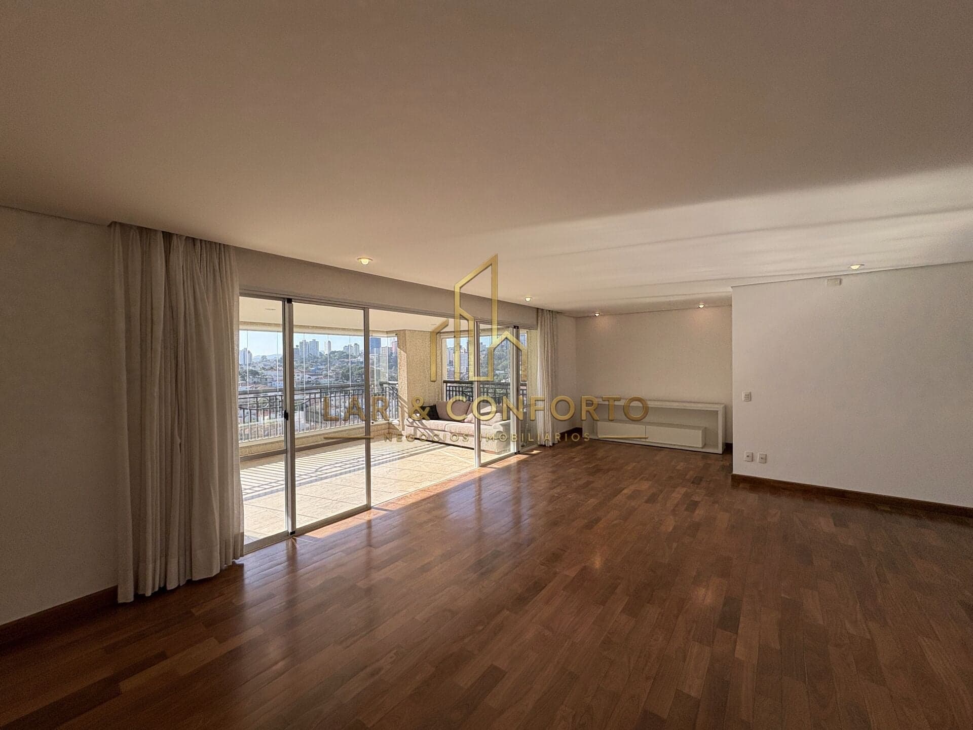 Apartamento com 3 Quartos para alugar, 165m² - Vila Madalena