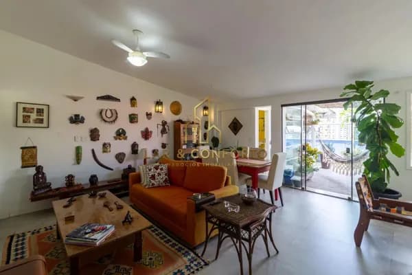 Cobertura à venda com 156m², 2 quartos e 2 vagas.