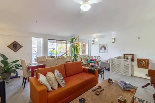 Cobertura à venda com 156m², 2 quartos e 2 vagas.