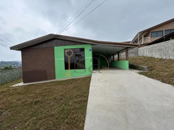 Casa de Esquina com Amplo Terreno e Alto Potencial de Valorização!