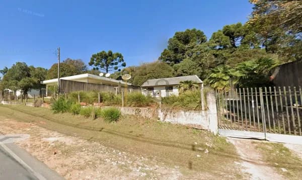 🏢 Casa com Terreno Amplo e Potencial Comercial na Avenida Principal
