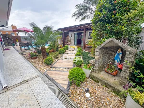 Casa com 5 Dormitórios - Piscina e Área Gourmet no Córrego Grande