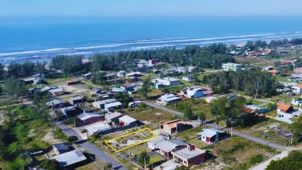 Terreno na Segunda quadra do mar