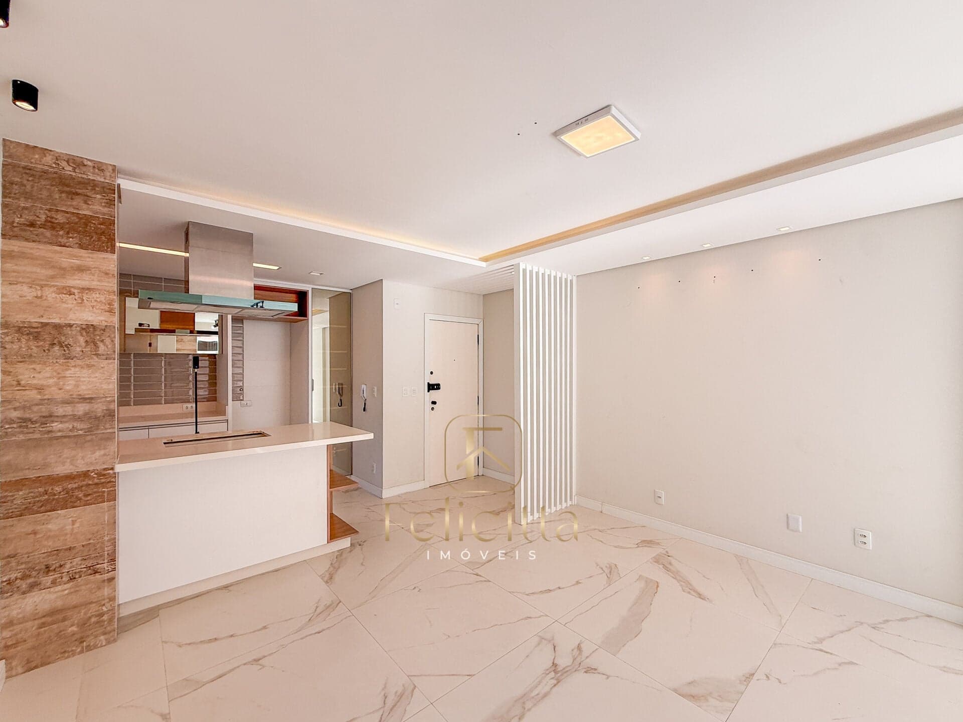 Apartamento 2 dorms (1 suíte) reformado, em Coqueiros