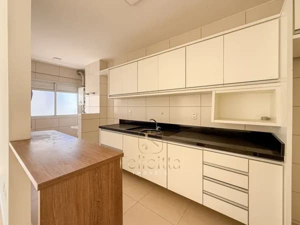 Apartamento de 2 dormitórios com suíte no Kobrasol, São José/SC