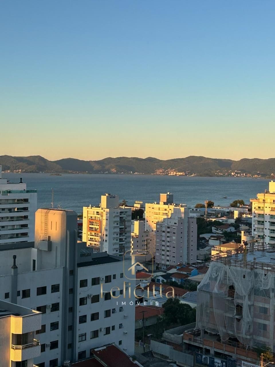 Apartamento 02 dorm com suite em Barreiros, próximo ao Elisa Andrioli