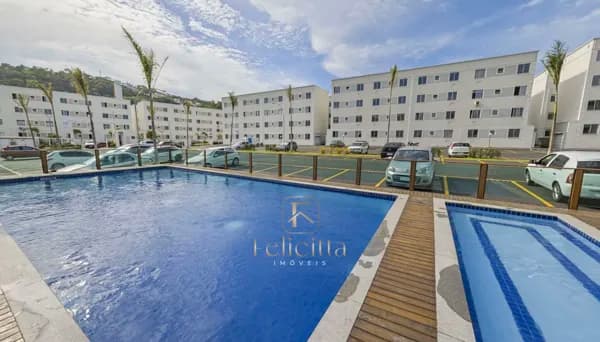 Apartamento de 2 quartos semi-mobiliado em Roçado, São José/SC