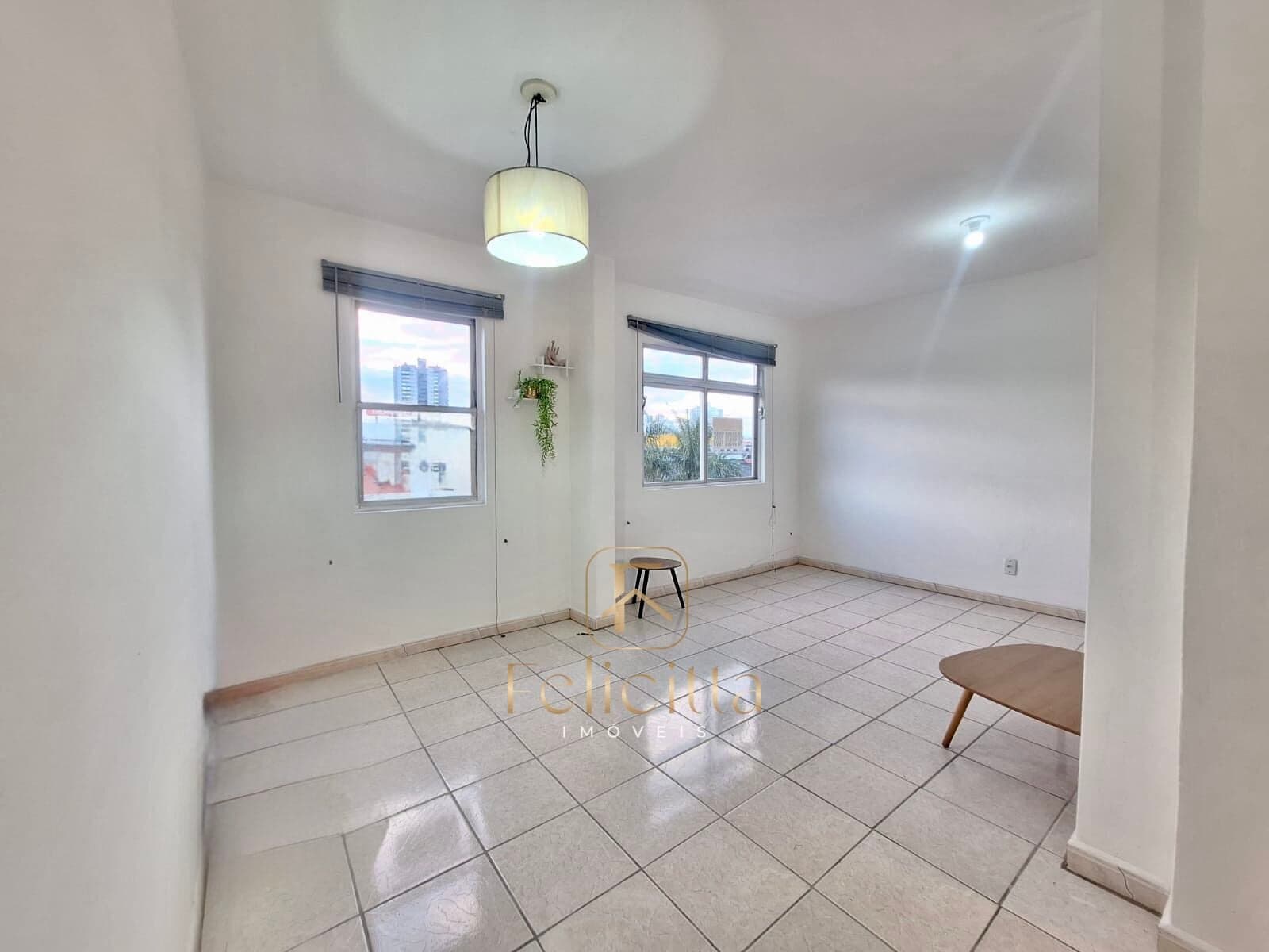 Apartamento de 2 dormitórios (originalmente 3) em frente ao Shopping Itaguaçu – São José