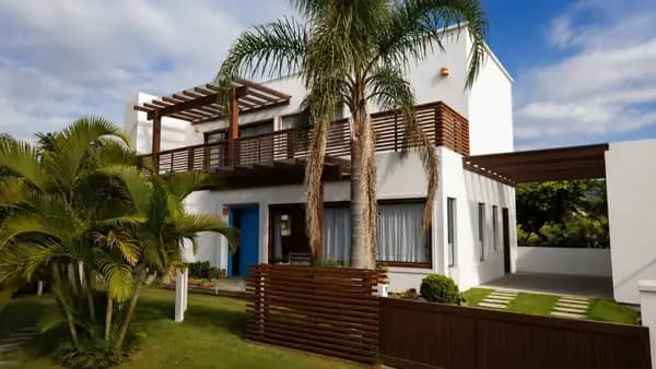Casa de Esquina à Venda no Ferraz, Garopaba/SC — Alto Padrão a 800m da Praia
