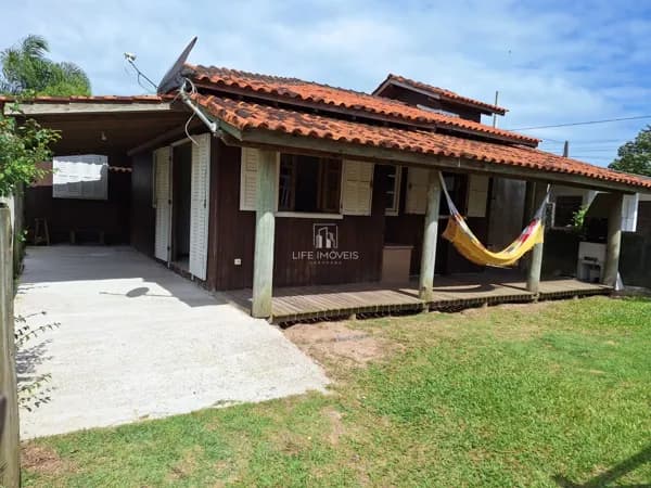 Casas Chalé no bairro Grama próximo à Surfland