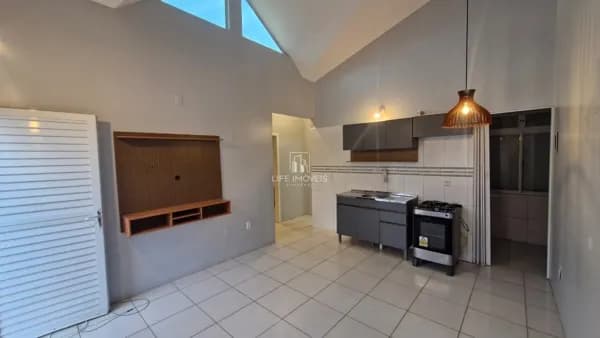 Apartamento superior para locação anual no Centro de Garopaba