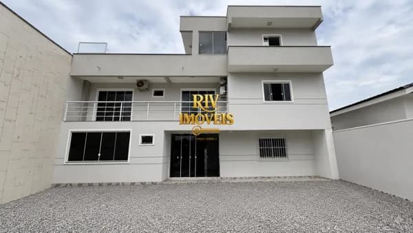 Casa Triplex á Venda em Camboriú/SC