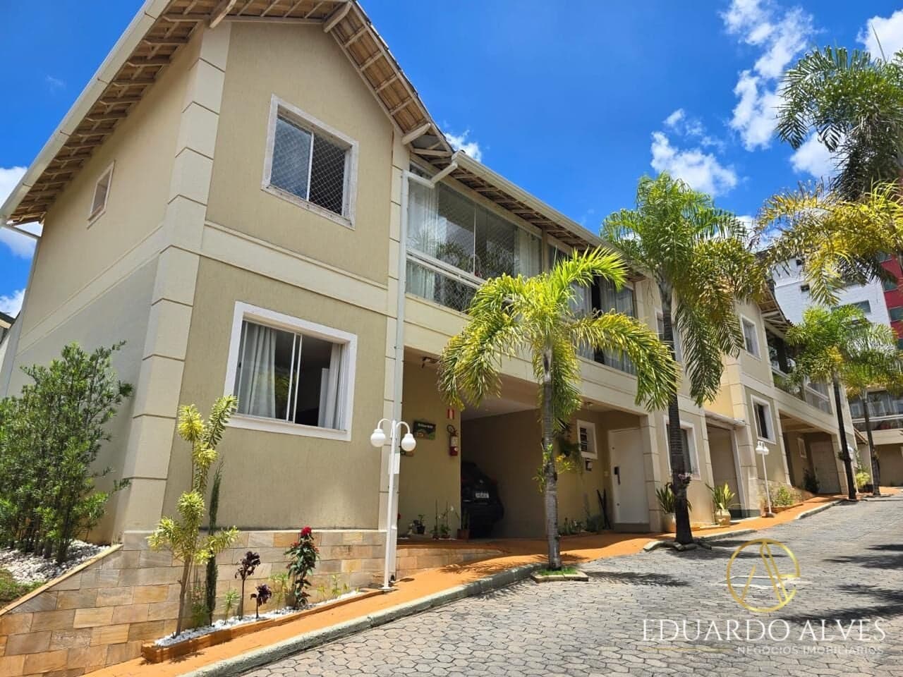 Casa em Condomínio fechado de 3 quartos 3 banheiros e 2 vgs