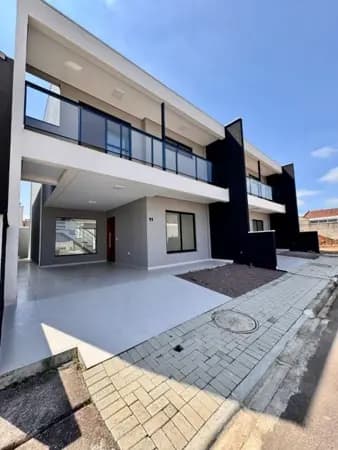 Sobrado à venda no bairro Costeira em São José dos Pinhais/PR