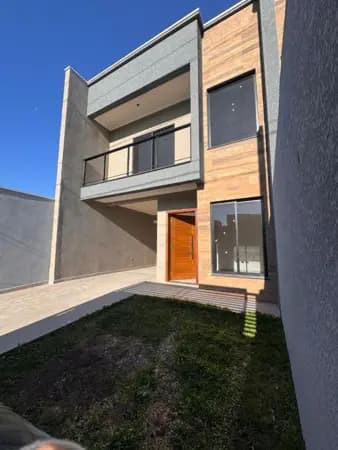 Sobrado à venda no bairro Costeira em São José dos Pinhais/PR