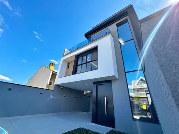 Sobrado à venda no bairro Novo Mundo em Curitiba/PR