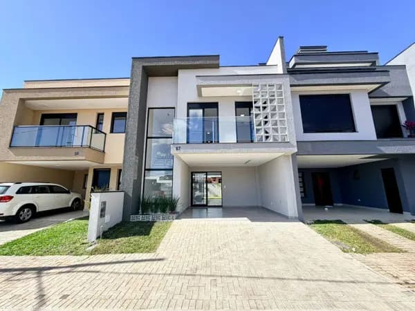 Sobrado à venda no bairro Costeira em São José dos Pinhais/PR