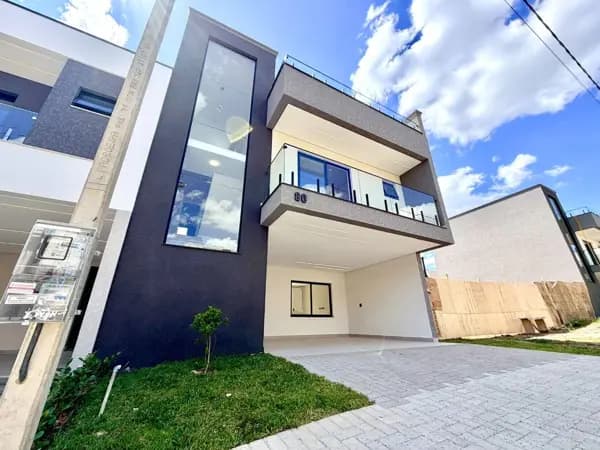 Sobrado à venda no bairro Costeira em São José dos Pinhais/PR