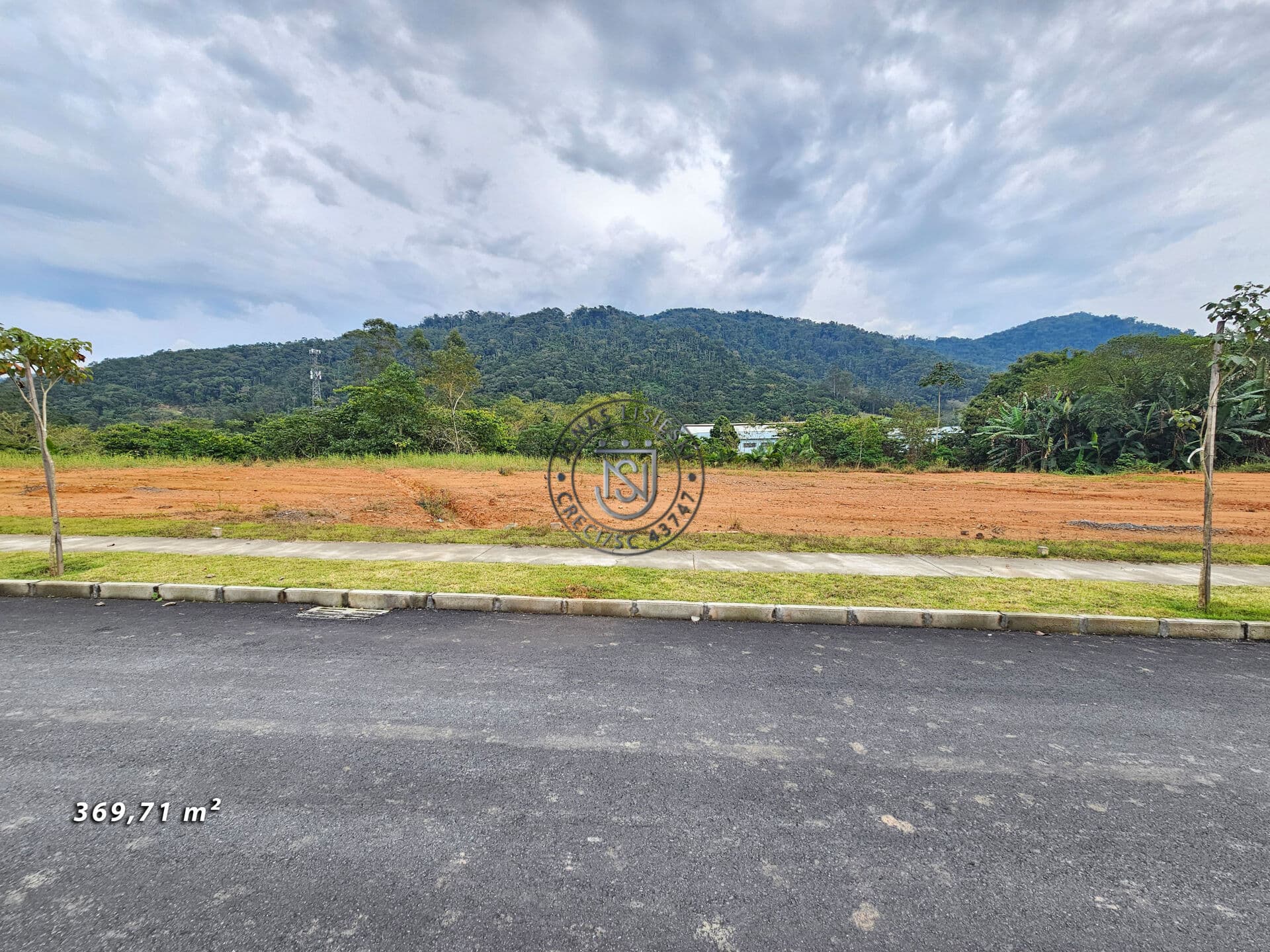 Lote com 369,71 m²