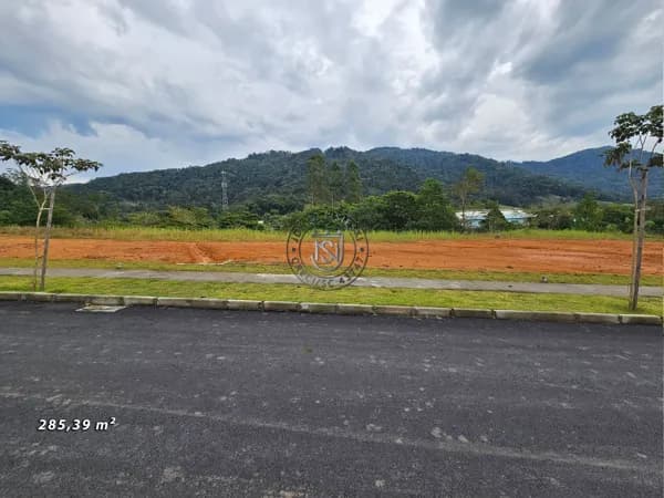 Lote com 285,39 m²