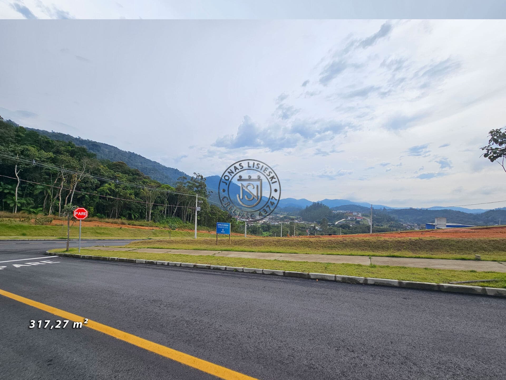 Lote com 317,27m²