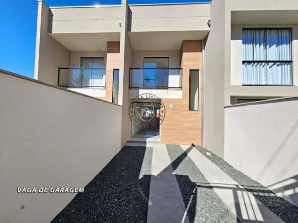 Sobrado à Venda na Velha Central em Blumenau | 2 Quartos e 2 vagas e Excelente Localização