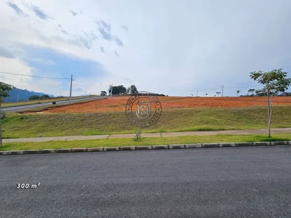 Lote com 300 m²