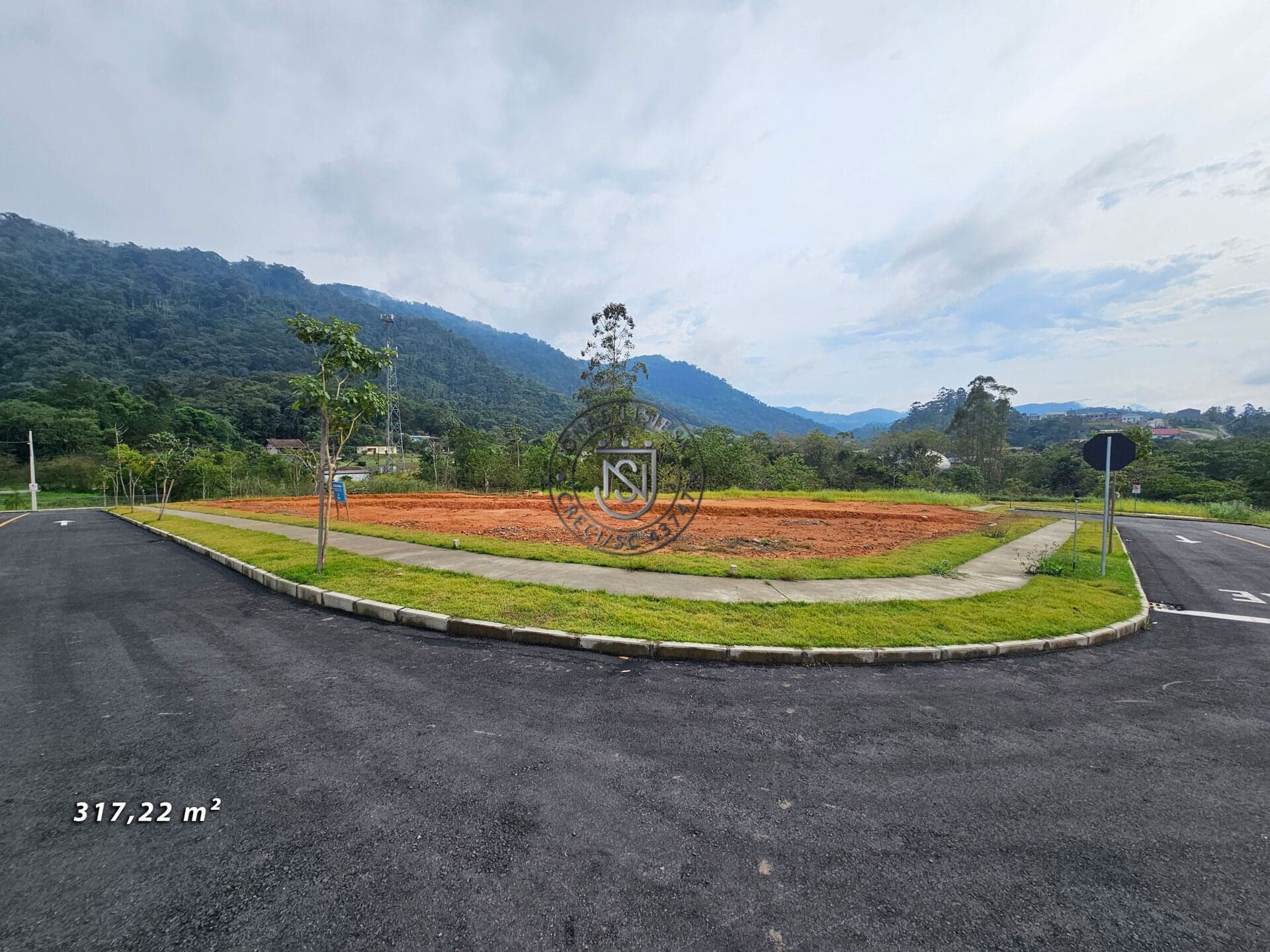 Lote com 317,22 m²