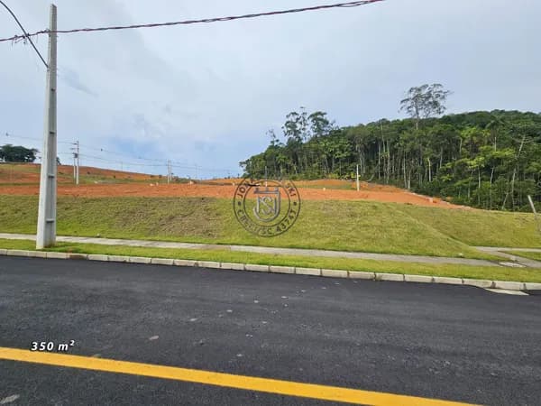 Lote com 350,00 m²