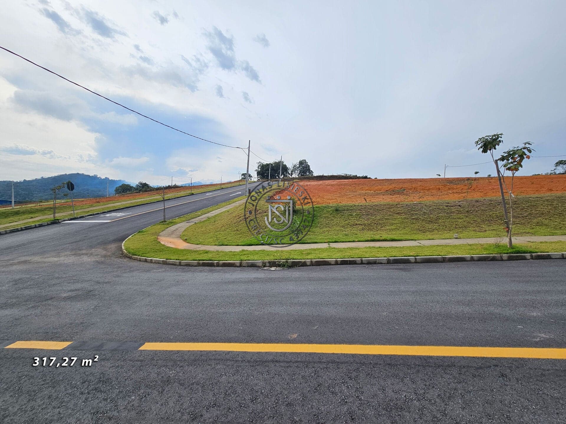 Lote com 317,27 m²