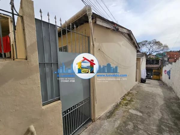 Casa térrea de quarto, cozinha e banheiro à 6 min a pé da Yervant Kissajikian!