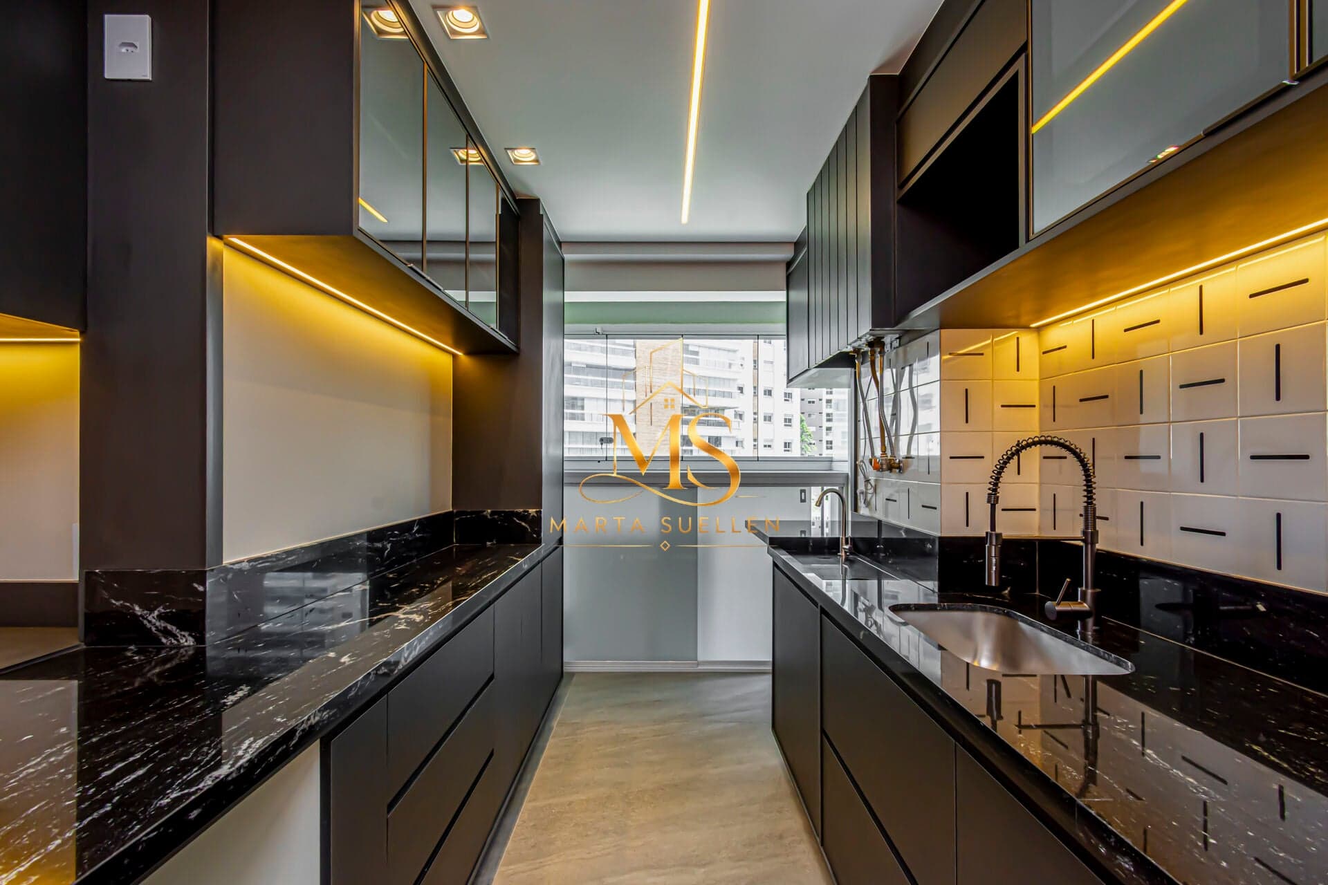 Apartamento lindo e moderno de 94m², 2 vagas cobertas e depósito!