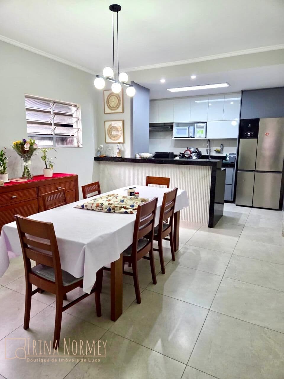 Sobrado à venda 4 dorm. (1 suíte com closet) no Bairro Jardim Monções, Santo André/SP