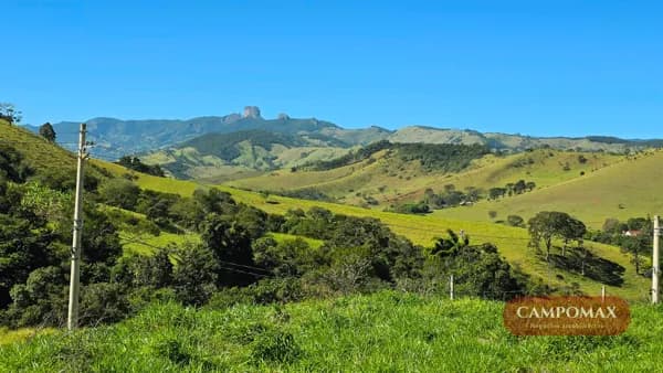 Terreno com Platô Pronto e Vista para a Pedra do Baú no Bairro Serrano