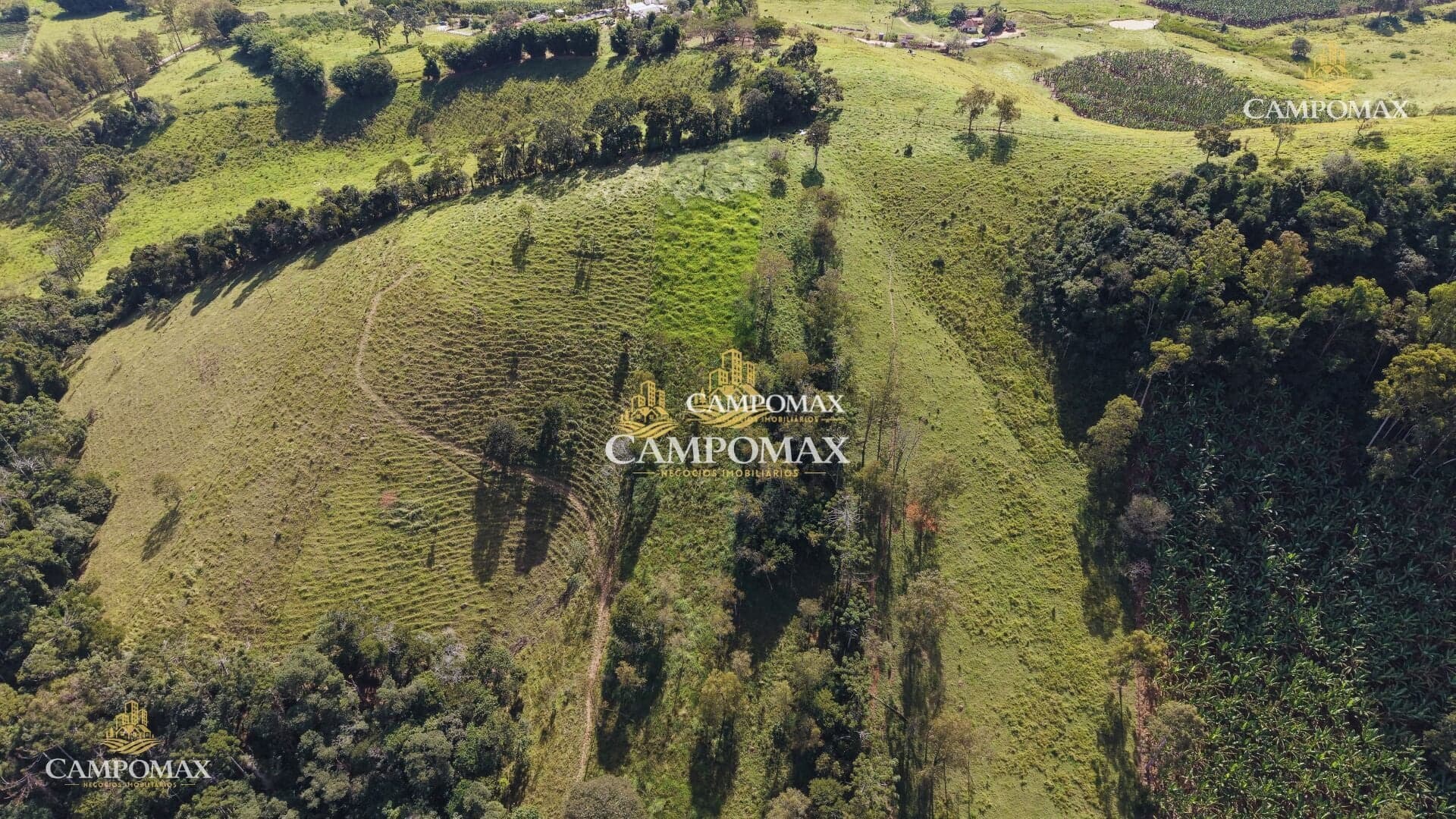 Terreno Rural com Excelente Acesso e Vista para as Montanhas