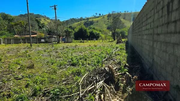 Terreno Plano de Frente para o Asfalto no Bairro Serrano