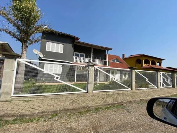 Casa mobiliada em condomínio na área rural de Gravataí