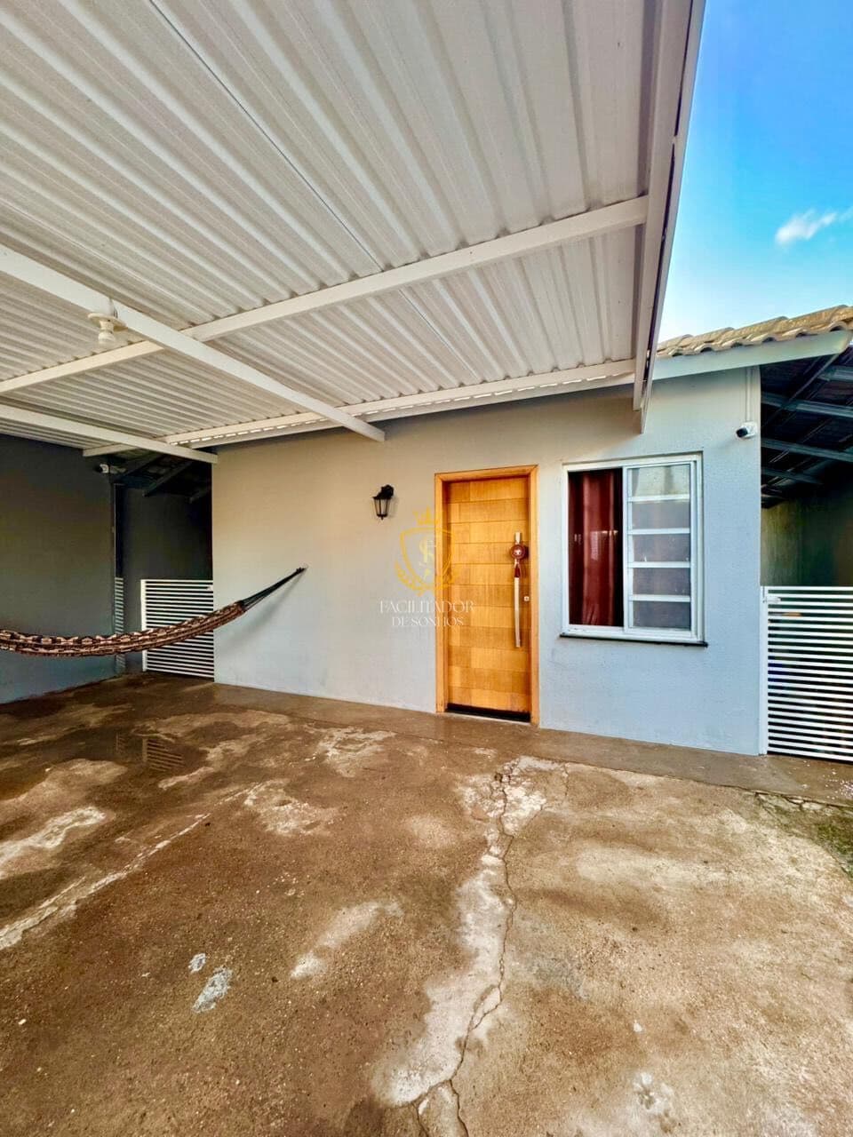 CASA REPAGINADA À VENDA NO MARACÁ