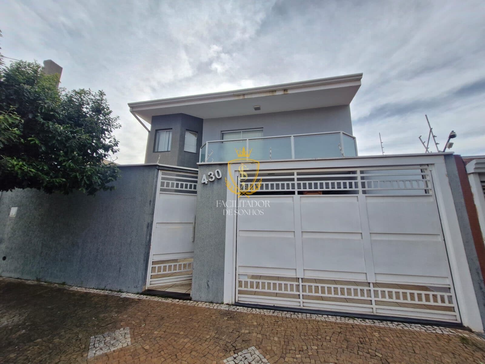 SOBRADO À VENDA E LOCAÇÃO — BAIRRO PALMITAL | MARÍLIA/SP