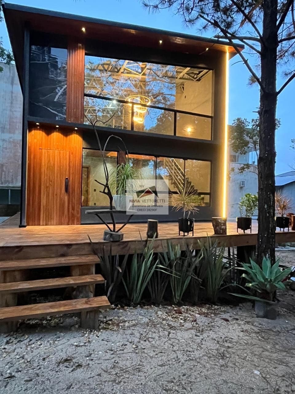 Casa 2 dormitório, 1 suite em condomínio Fechado!