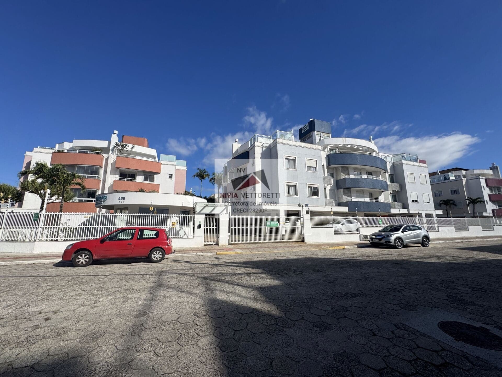 Apartamento 2 dormitórios mobiliado 400 metros do mar!