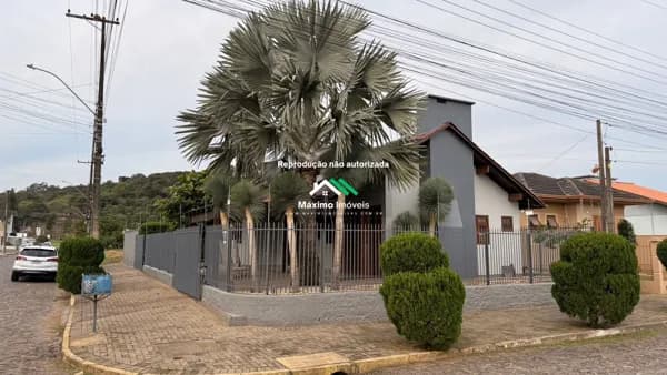 Casa de 2 dormitórios semimobiliada no Bairro 15 de Novembro