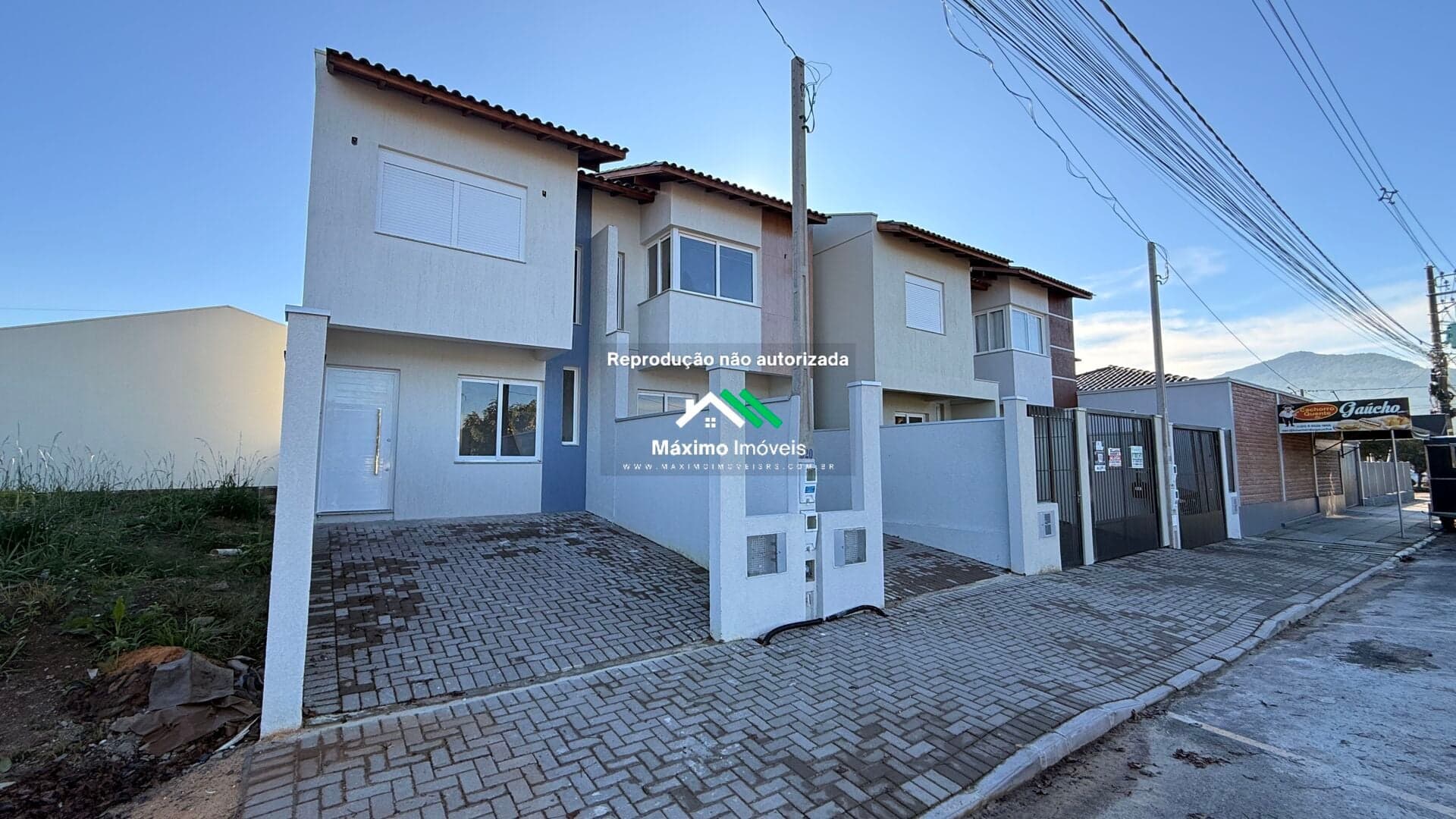 Sobrados não geminados com dois dormitórios no Bairro Bom Pastor